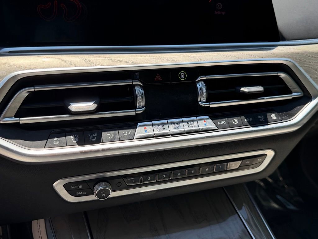 Used 2021 BMW X5 M50i w/ Executive Package image 21