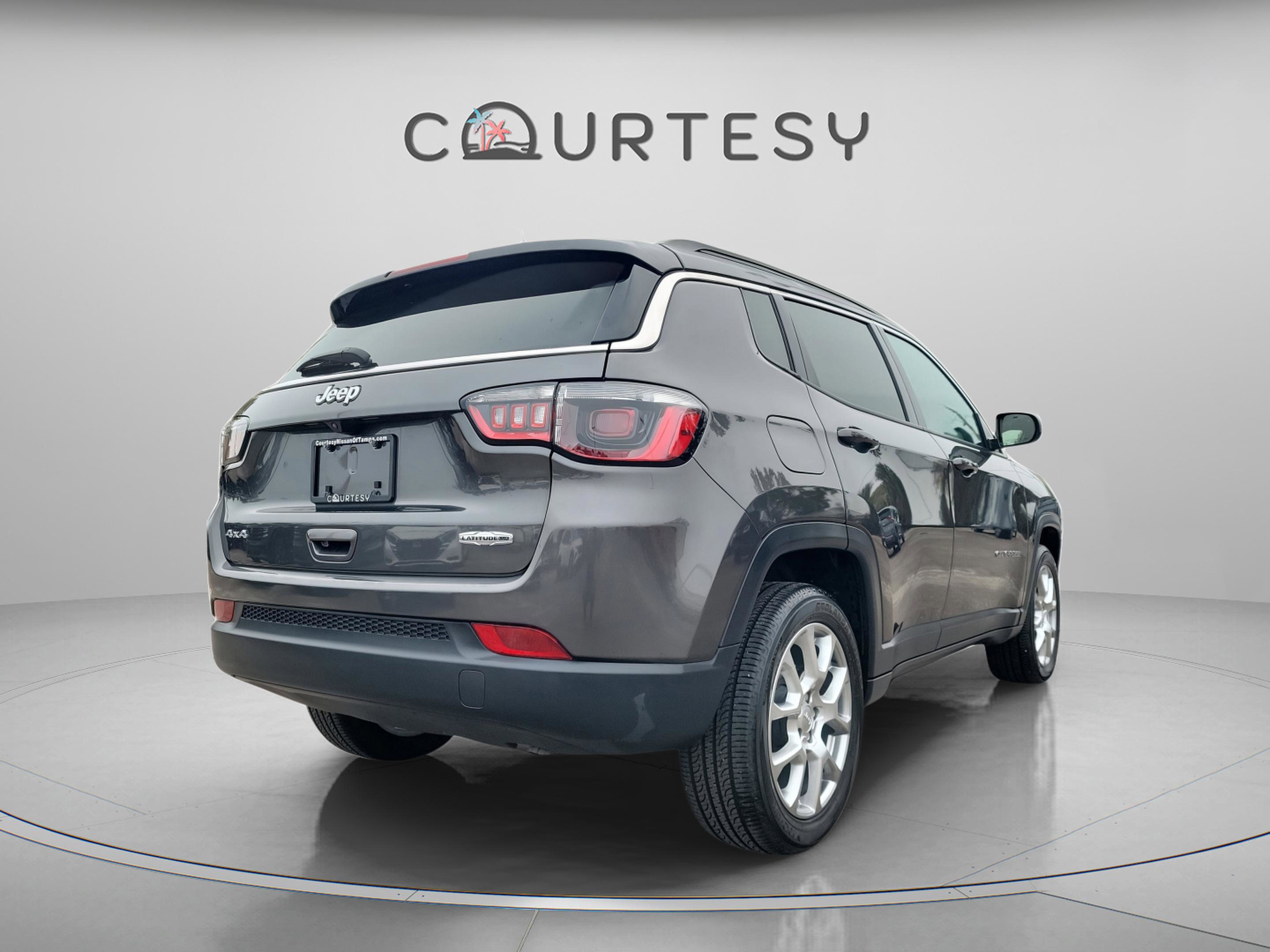 Used 2022 Jeep Compass Latitude w/ Sun and Sound Group image 5