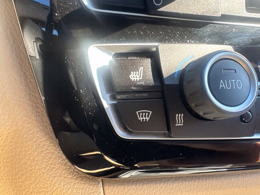 Used 2018 BMW 330i xDrive Sedan AWD/4WD image 25