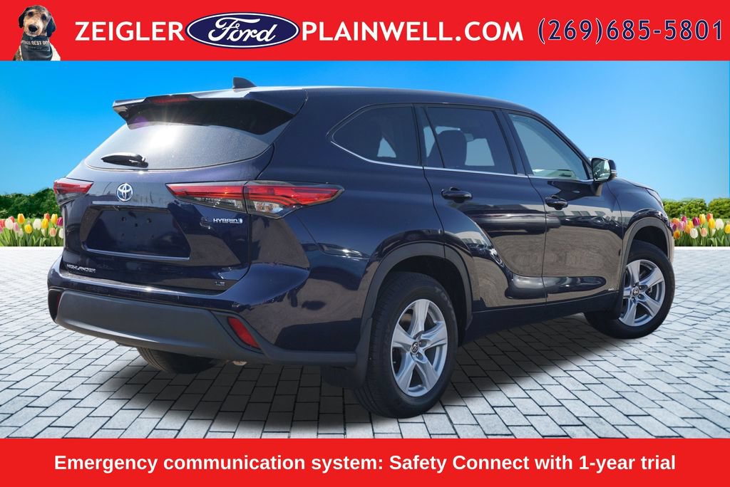 Used 2022 Toyota Highlander LE AWD/4WD image 5