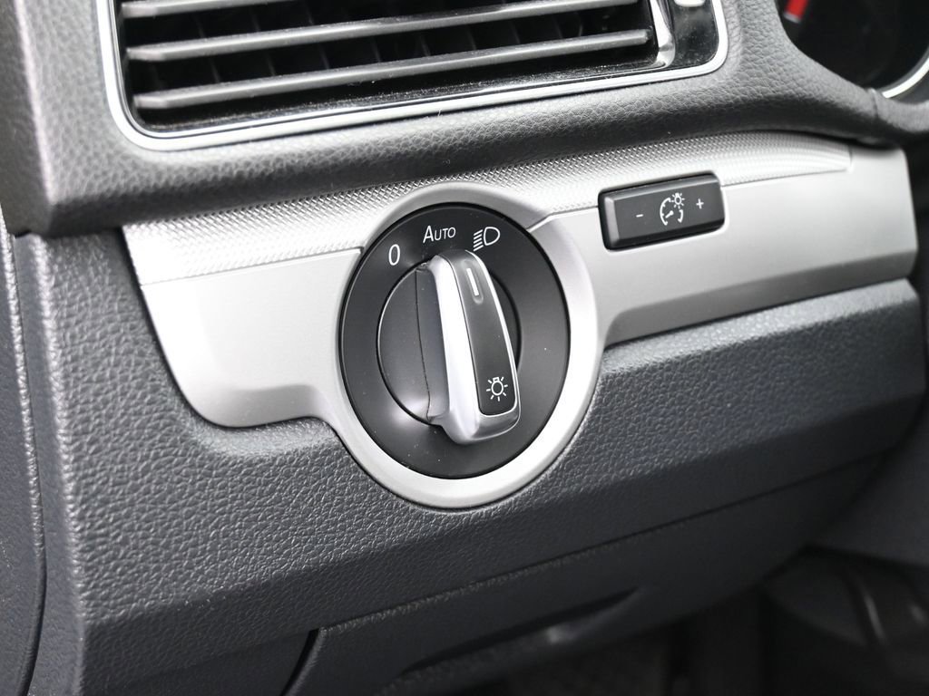 Used 2019 Volkswagen Passat 2.0T Wolfsburg image 23