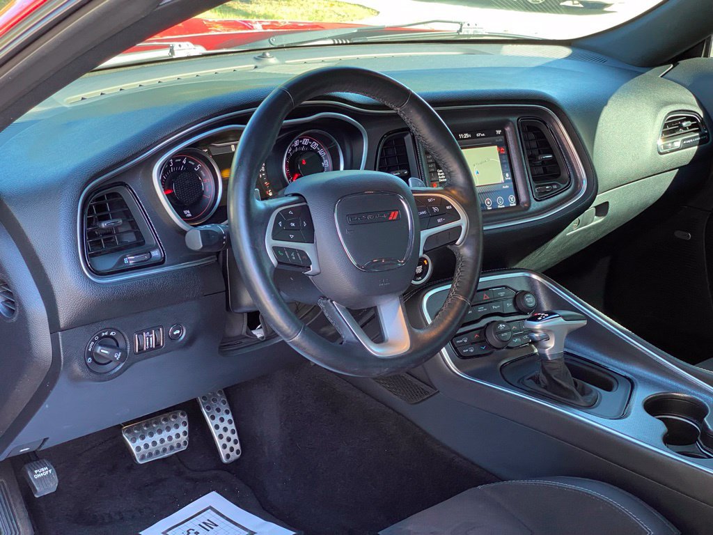Used 2017 Dodge Challenger R/T Scat Pack w/ Leather Interior Group RWD image 10