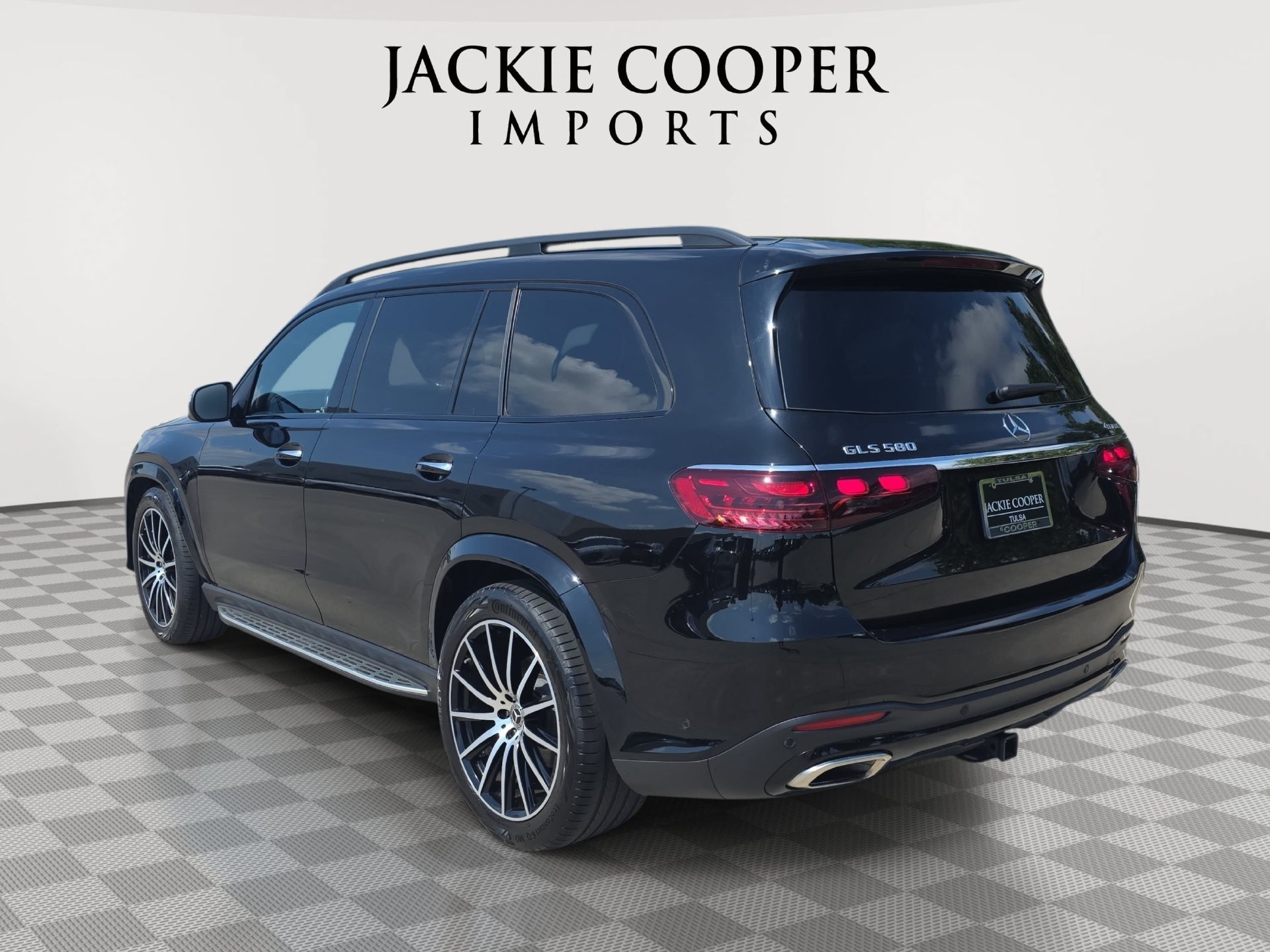 Used 2025 Mercedes-Benz GLS 580 4MATIC image 7