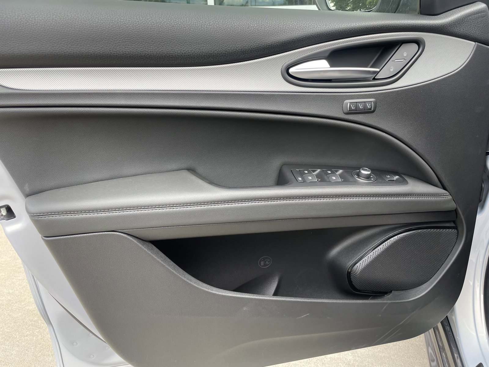 Used 2024 Alfa Romeo Stelvio Ti w/ Performance Driving Package image 14