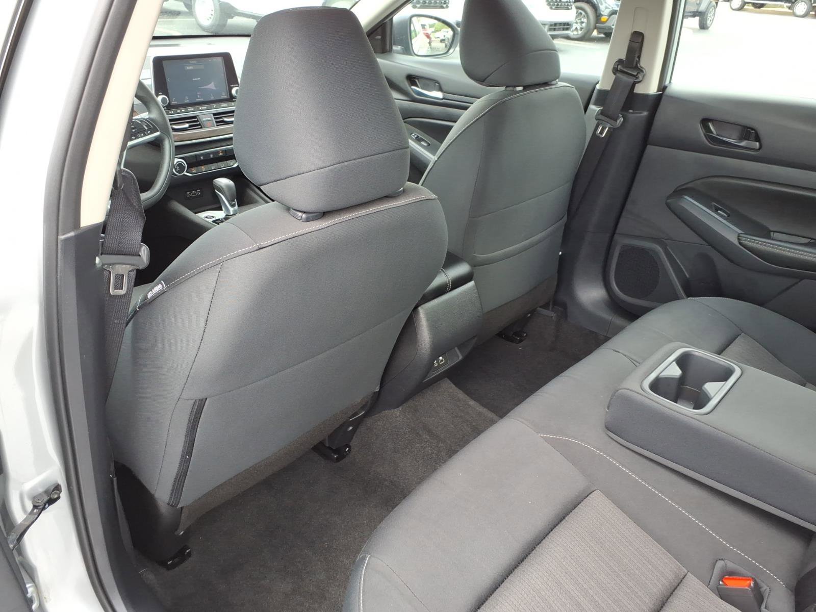 Used 2025 Nissan Altima 2.5 SV FWD image 7