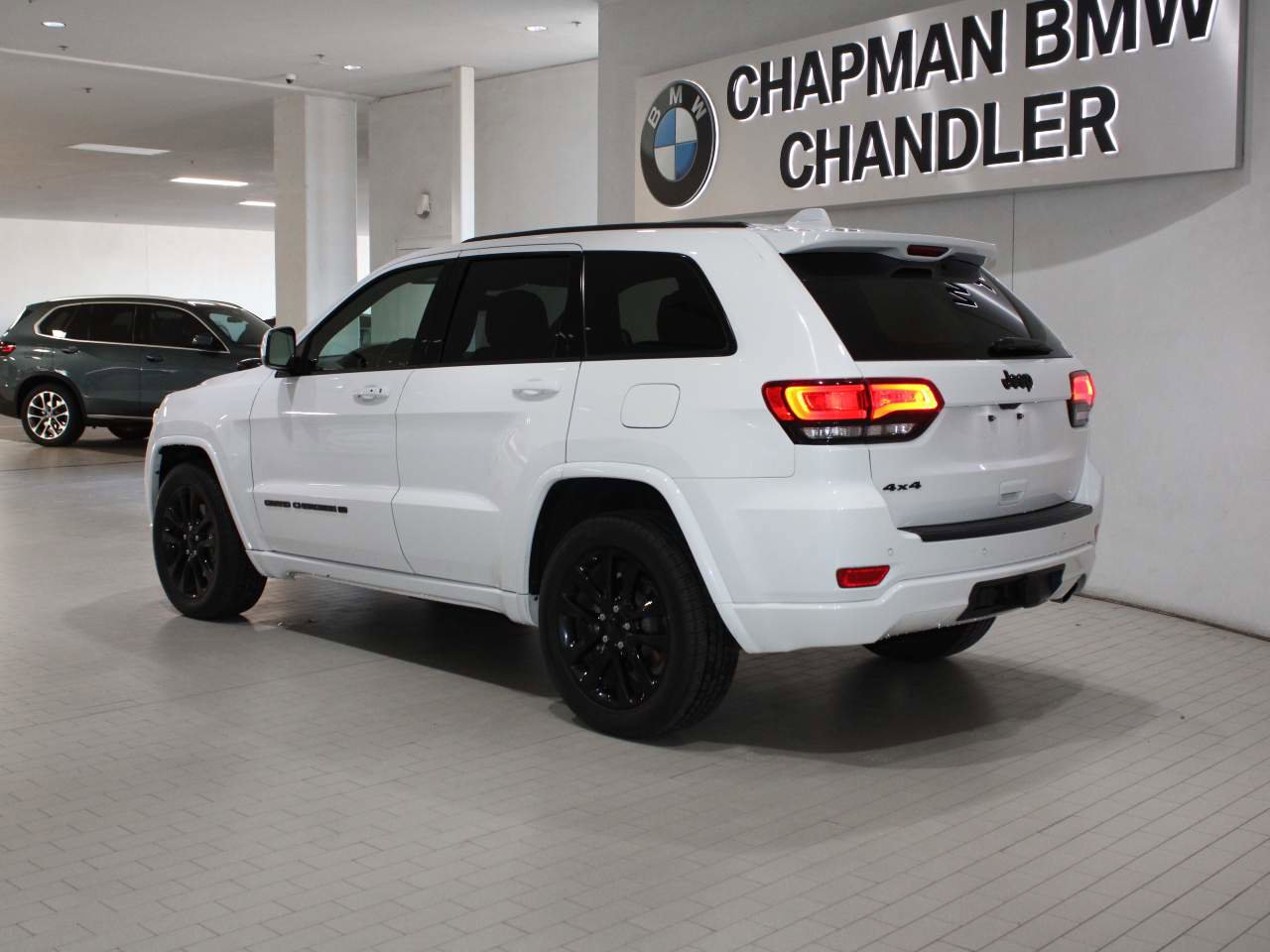 Used 2022 Jeep Grand Cherokee Laredo X AWD/4WD image 5