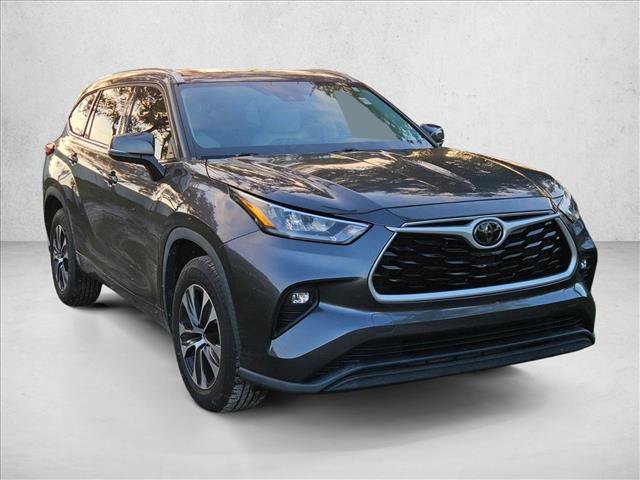 Used 2020 Toyota Highlander XLE FWD image 3