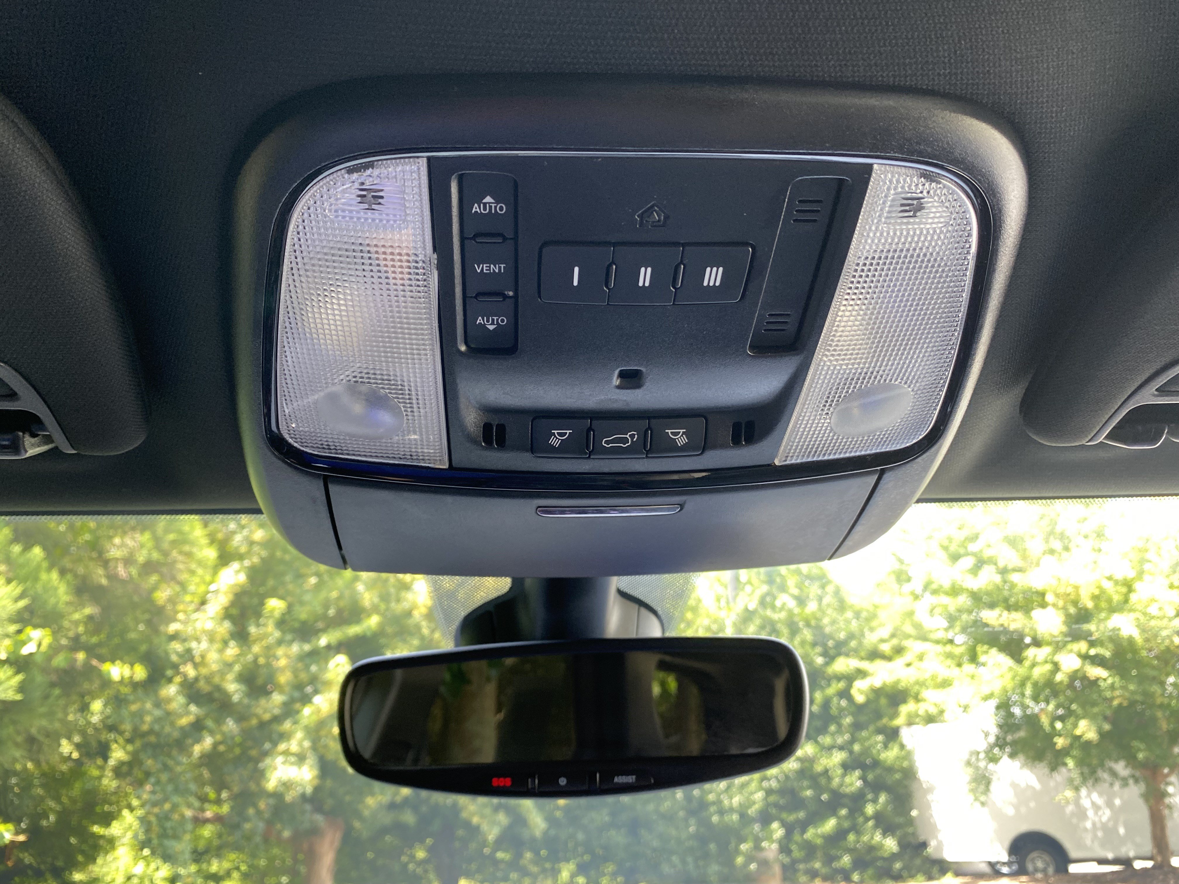 Used 2022 Dodge Durango R/T w/ Blacktop Package AWD/4WD image 31