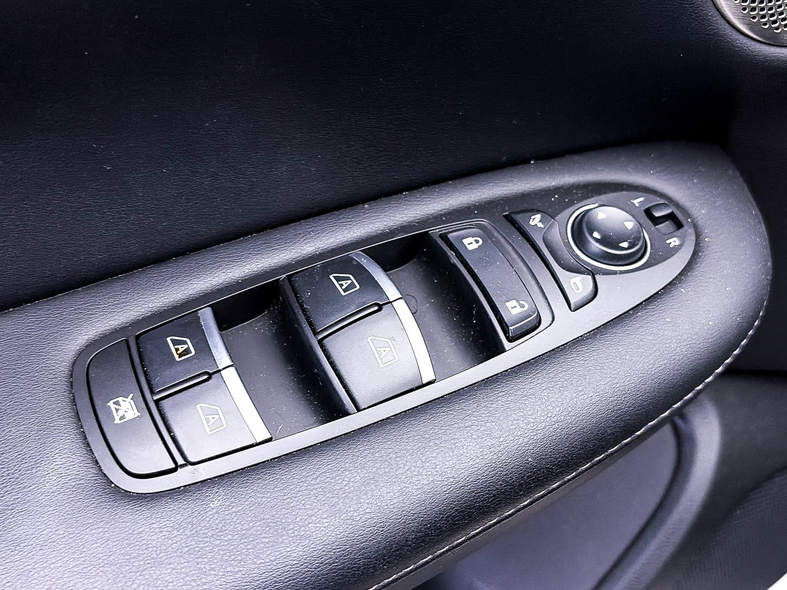 Used 2025 INFINITI QX50 Luxe AWD/4WD image 18
