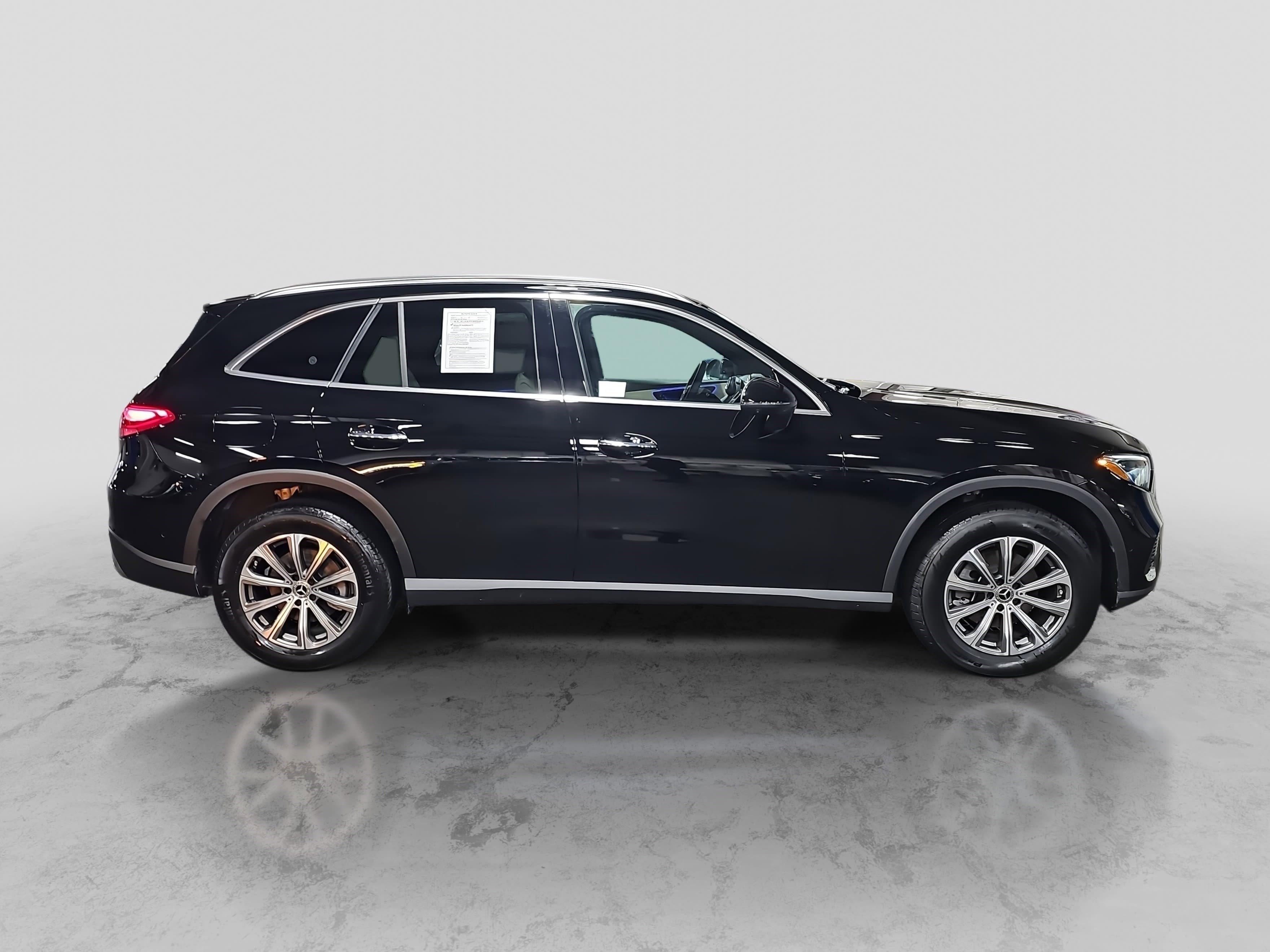 Certified 2025 Mercedes-Benz GLC 300 4MATIC image 5