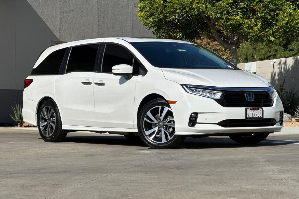 Certified 2024 Honda Odyssey Touring image 2