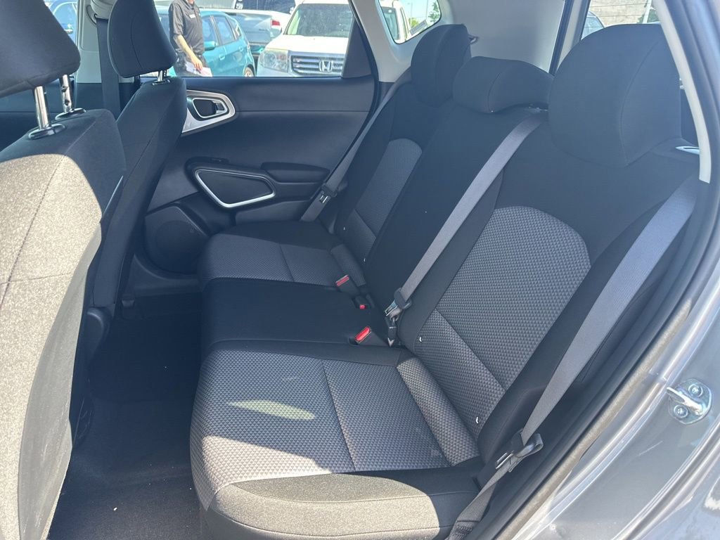 Used 2025 Kia Soul LX w/ LX Technology Package FWD image 13