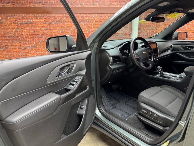 Used 2022 Chevrolet Traverse LT image 9