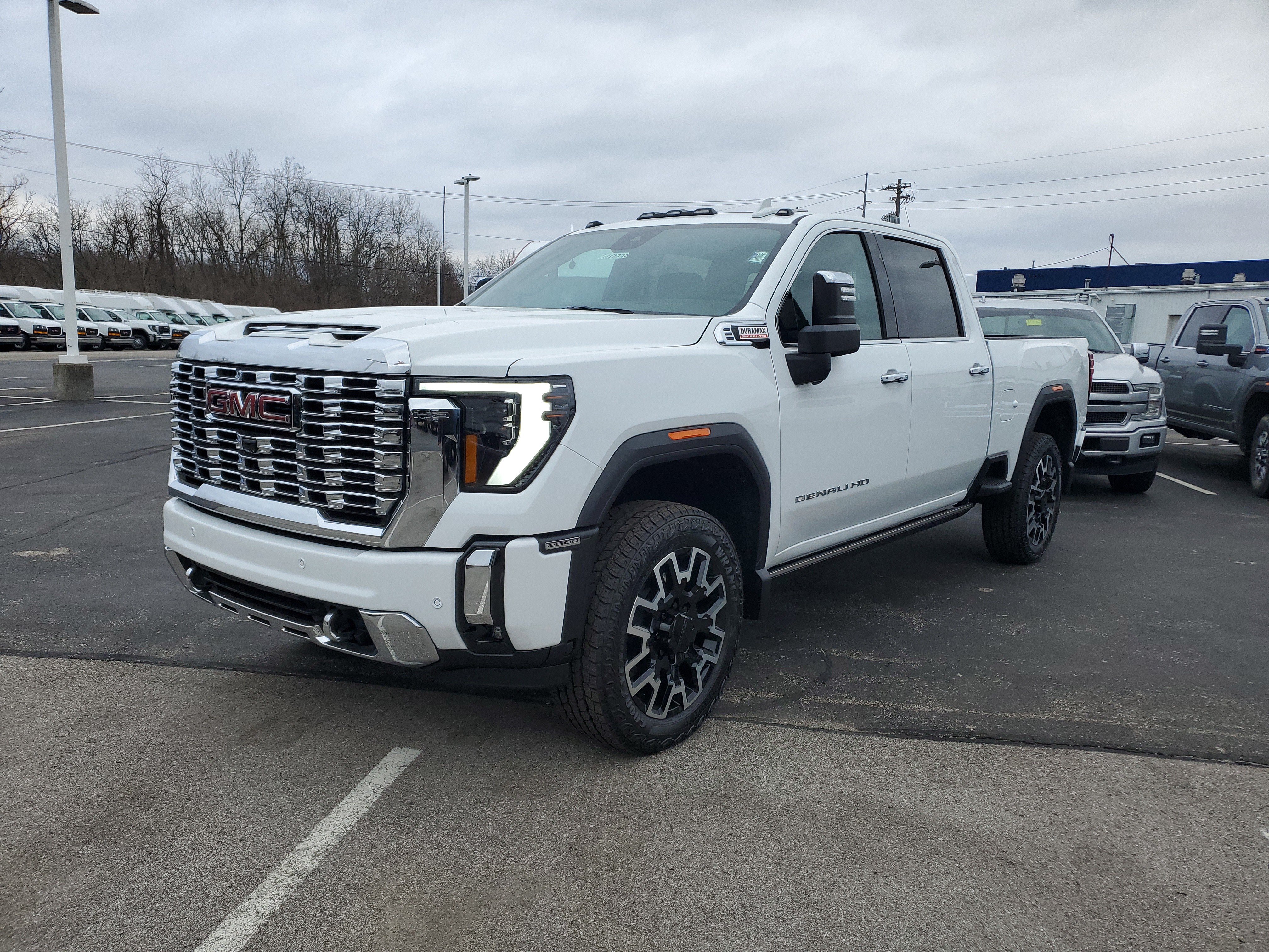New 2026 GMC Sierra 2500 Denali w/ Denali Reserve Package AWD/4WD image 9