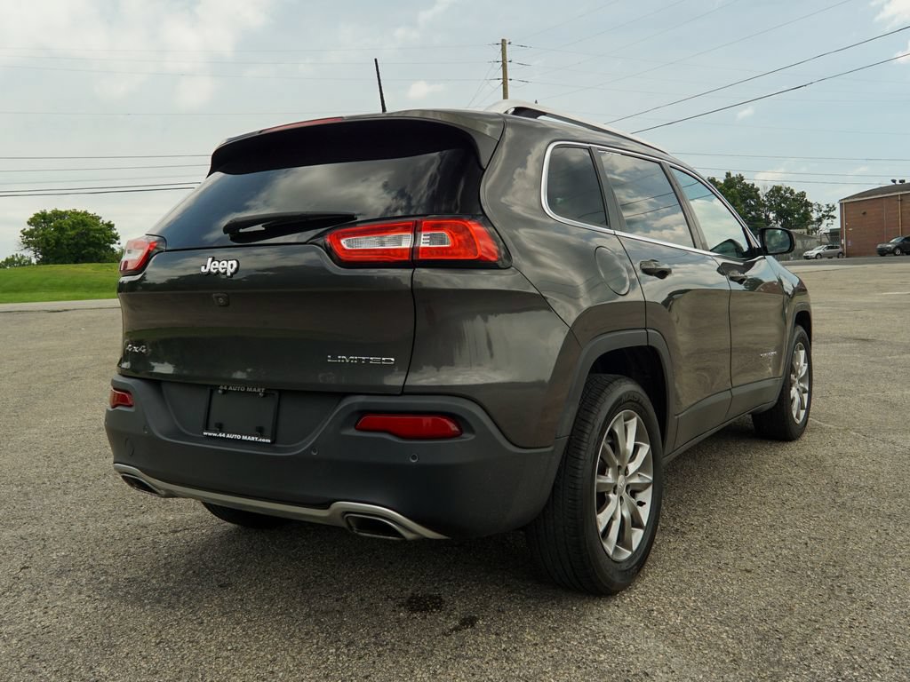 Used 2018 Jeep Cherokee Limited AWD/4WD image 3