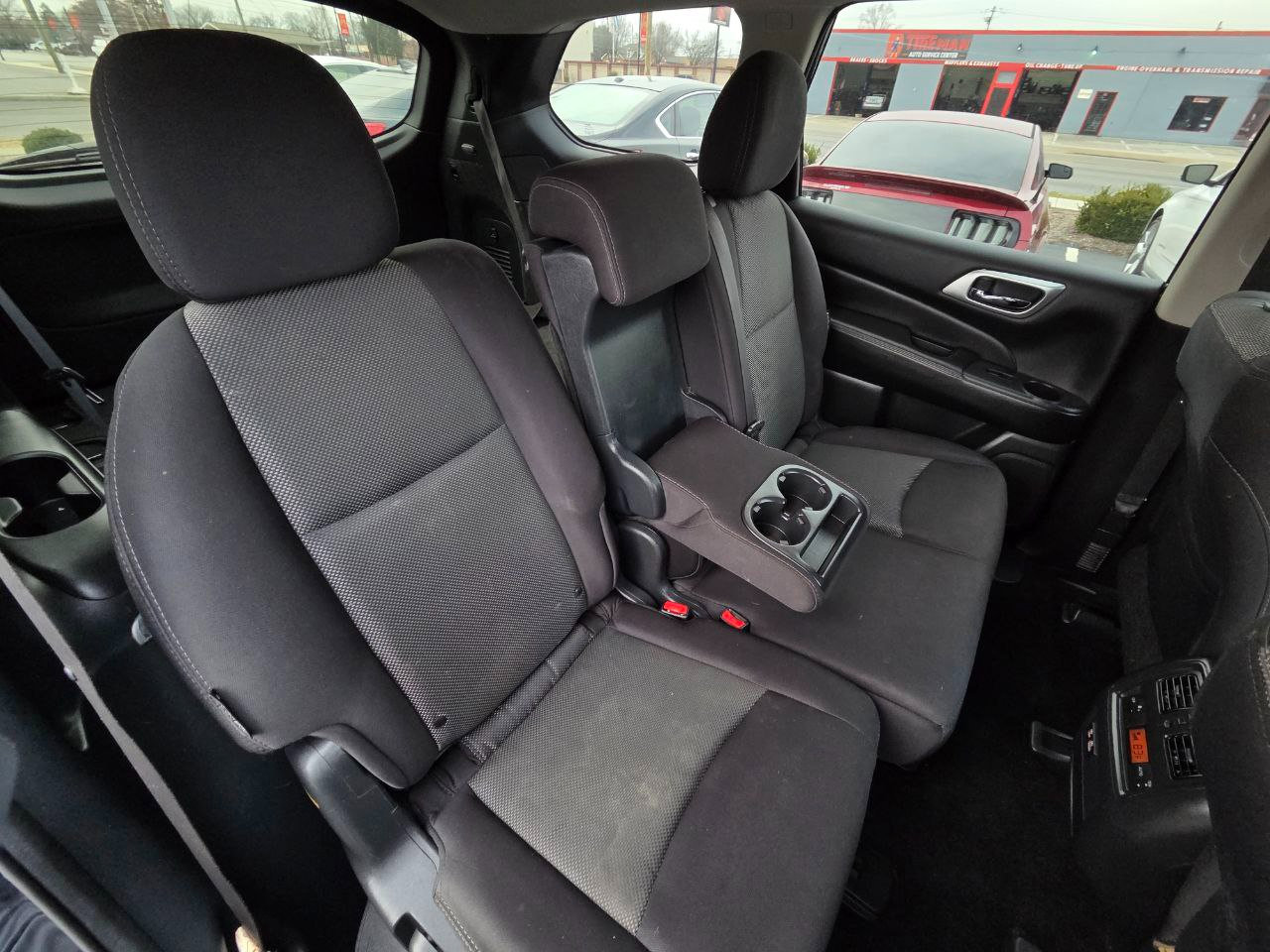 Used 2019 Nissan Pathfinder S image 17