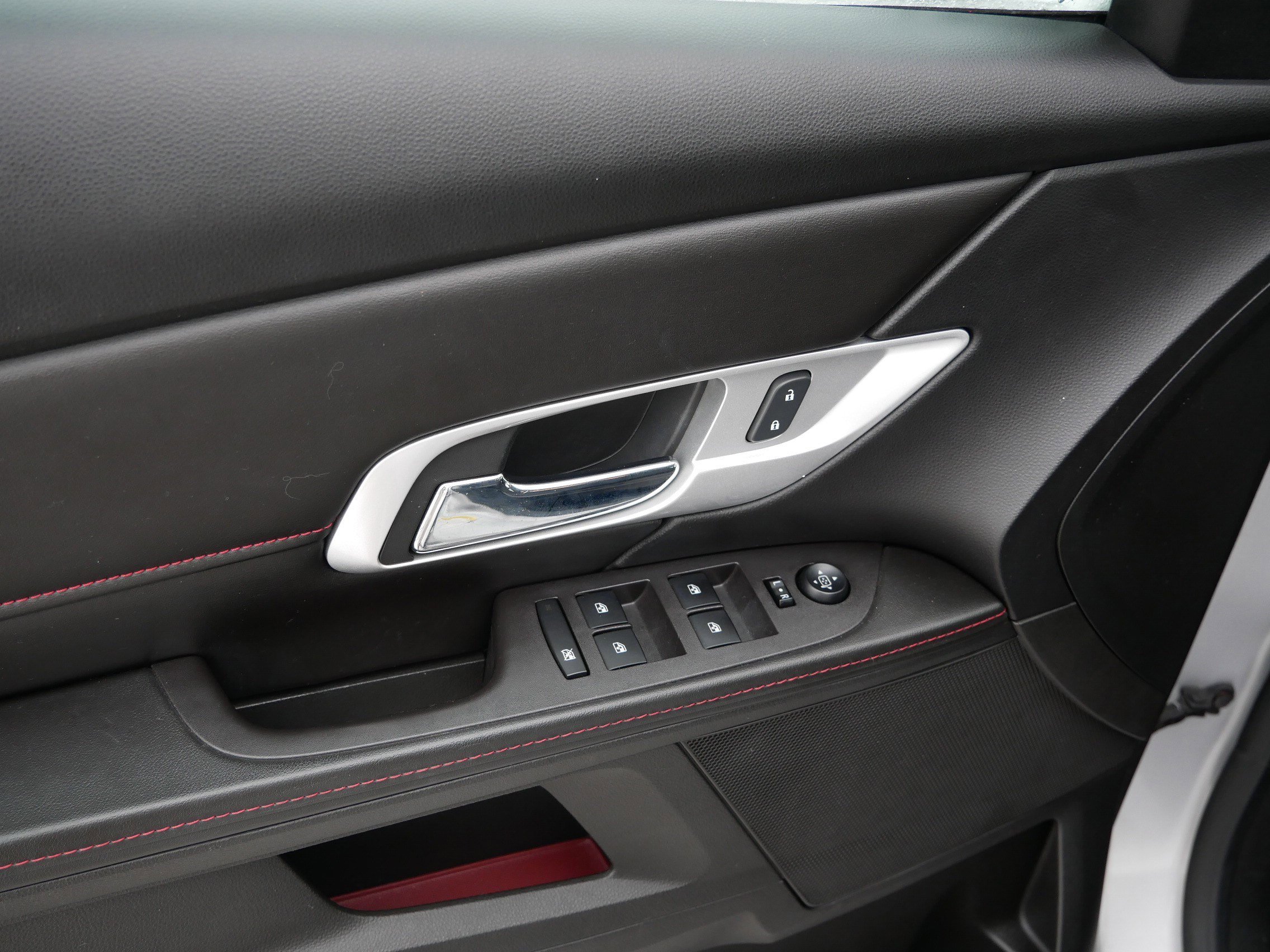 Used 2015 GMC Terrain SLE image 20