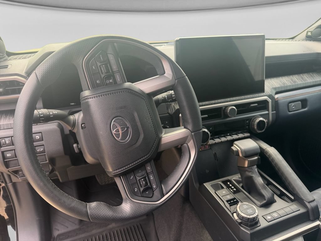 Used 2025 Toyota 4Runner Platinum AWD/4WD image 11