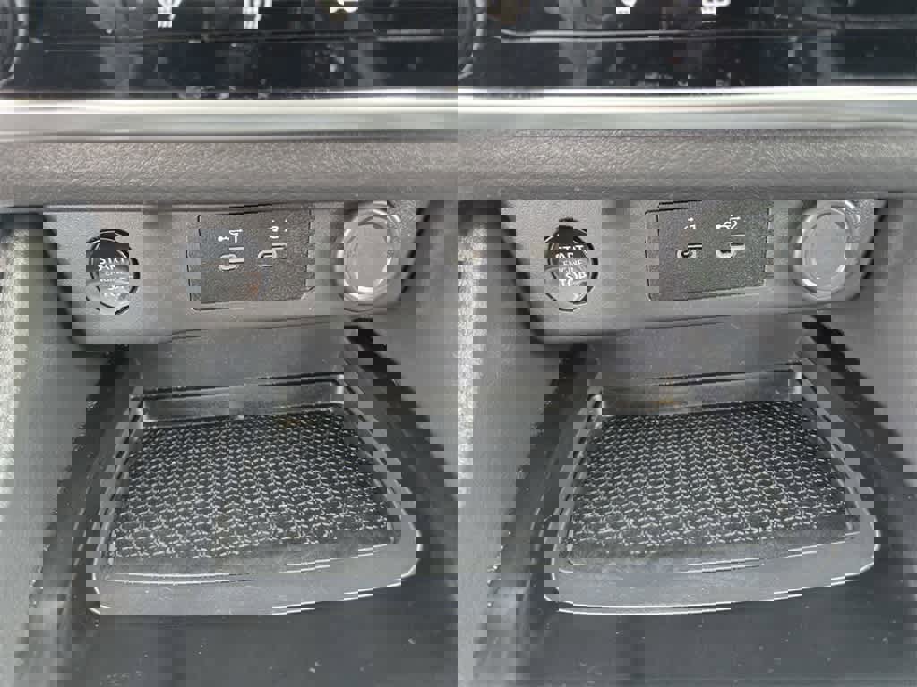 Used 2024 Nissan Rogue S image 15