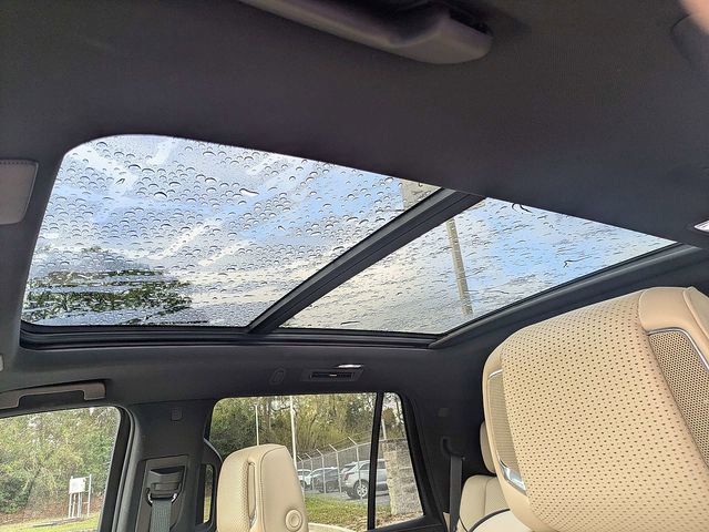 Used 2022 Cadillac Escalade Premium Luxury w/ LPO, Illumination Package image 21