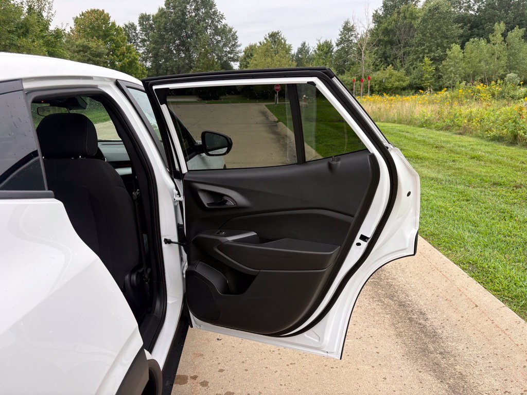 New 2026 Chevrolet Trax RS w/ Sunroof Package FWD image 32