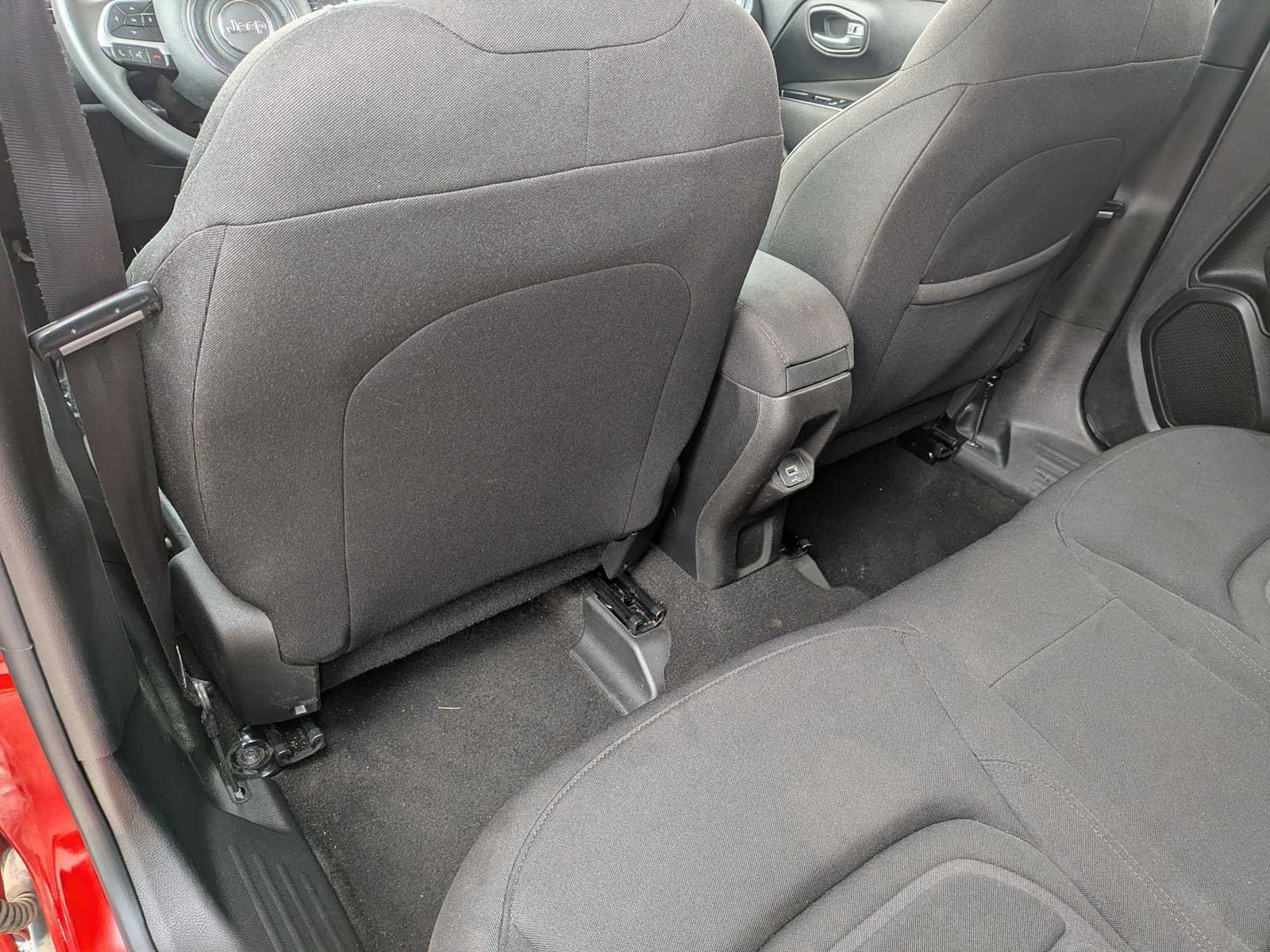 Certified 2020 Jeep Renegade Latitude FWD image 16