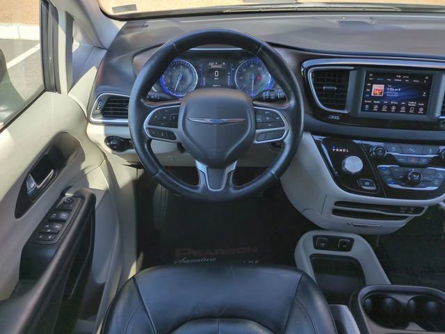 Used 2019 Chrysler Pacifica Touring-L FWD image 15