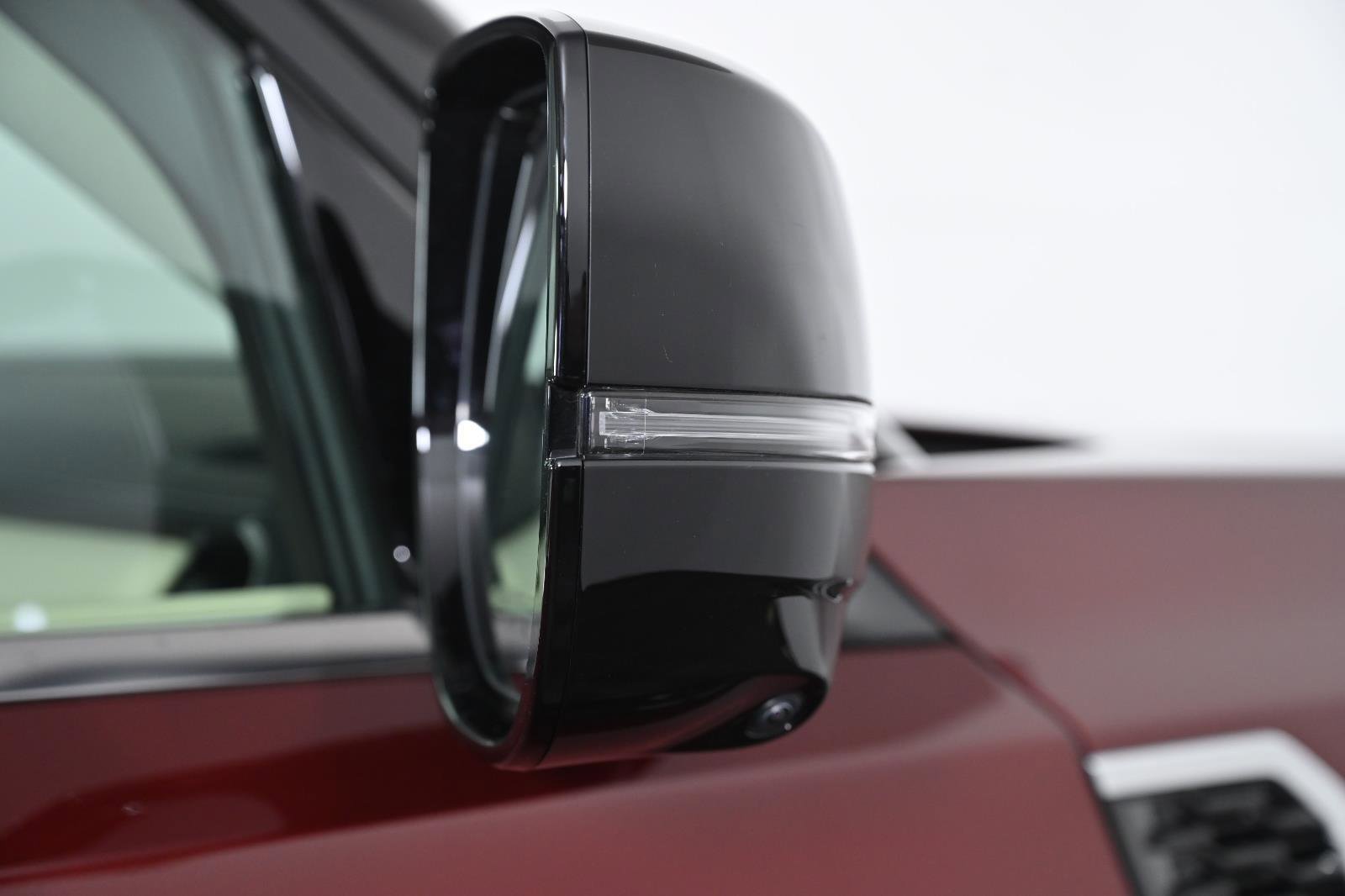 Used 2025 Nissan Armada Platinum image 9