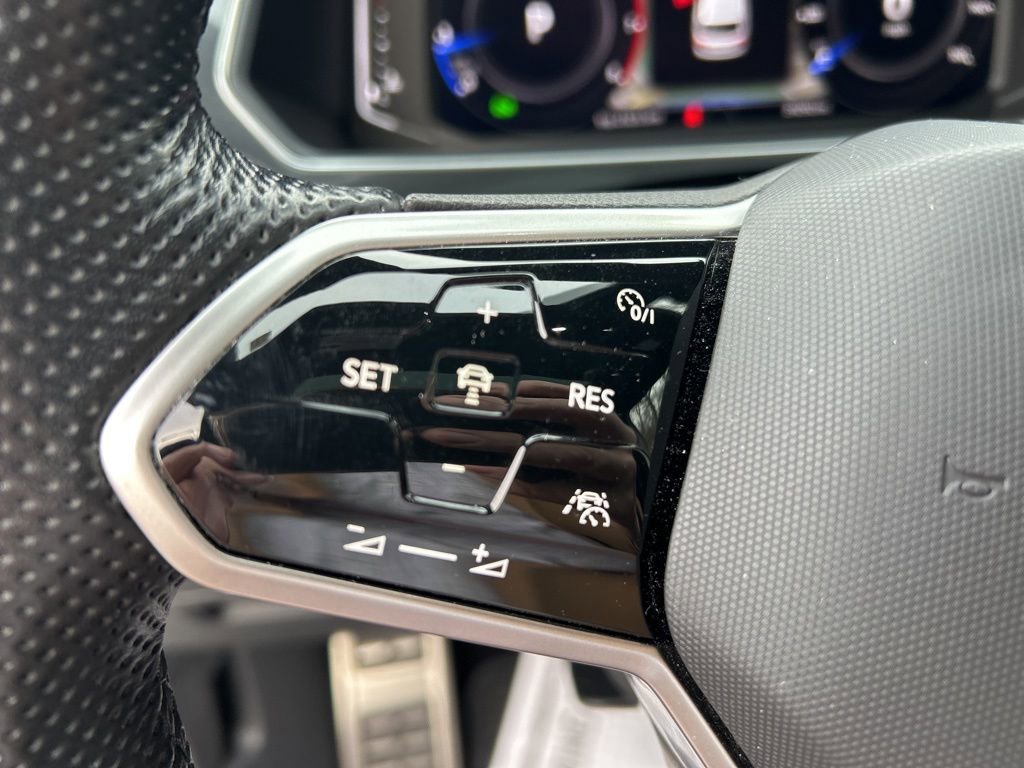 Used 2022 Volkswagen Tiguan SEL R-Line image 33