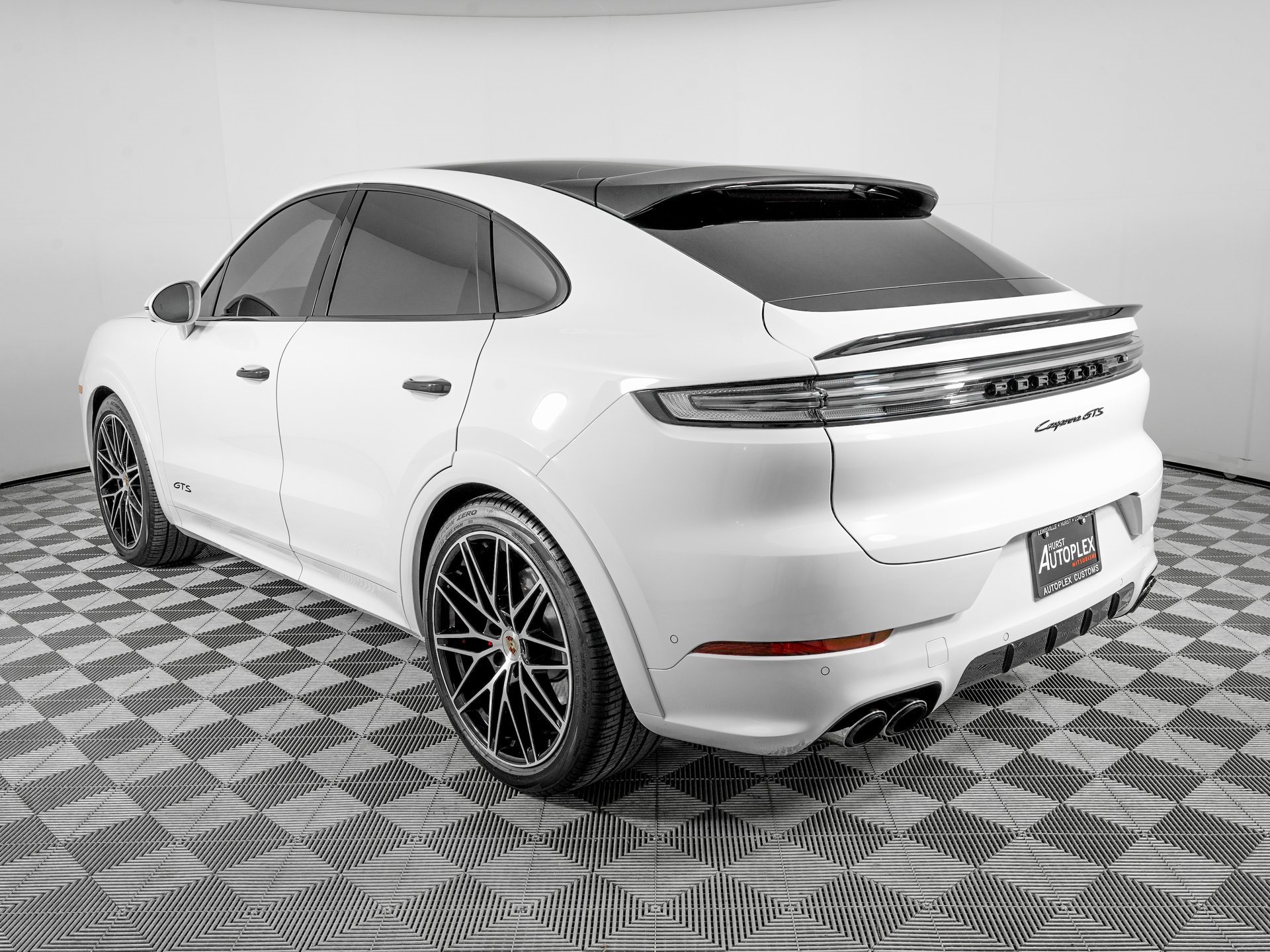 Used 2025 Porsche Cayenne GTS image 7