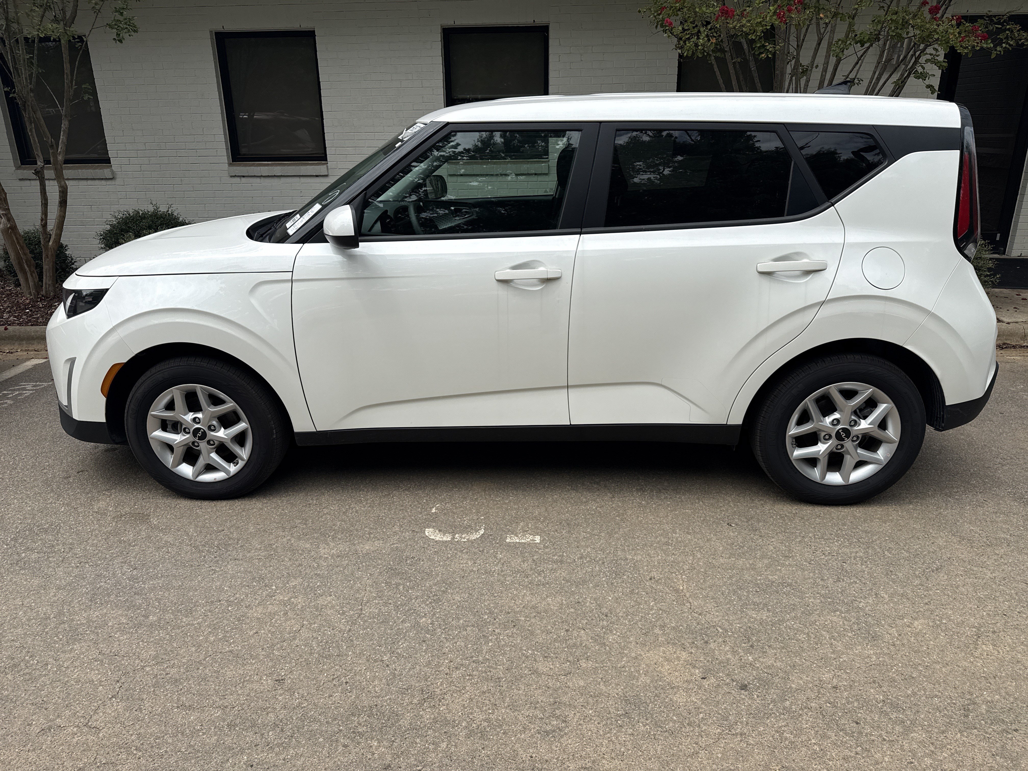 Used 2025 Kia Soul LX w/ LX Technology Package FWD image 39
