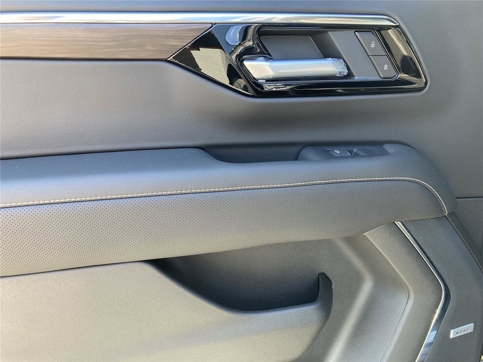 New 2026 Chevrolet Suburban Premier image 32