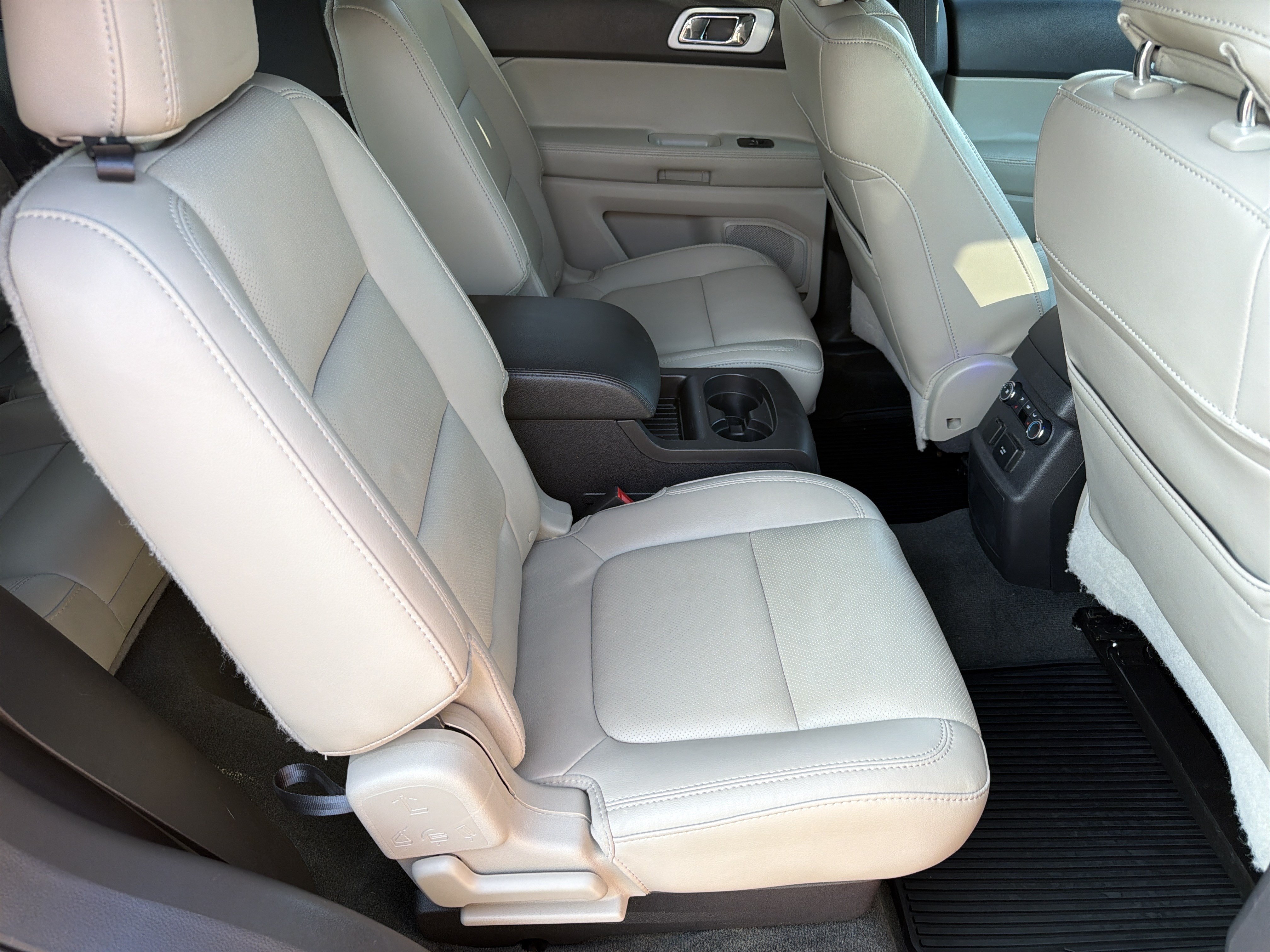Used 2015 Ford Explorer Limited w/ Equipment Group 301A FWD image 14