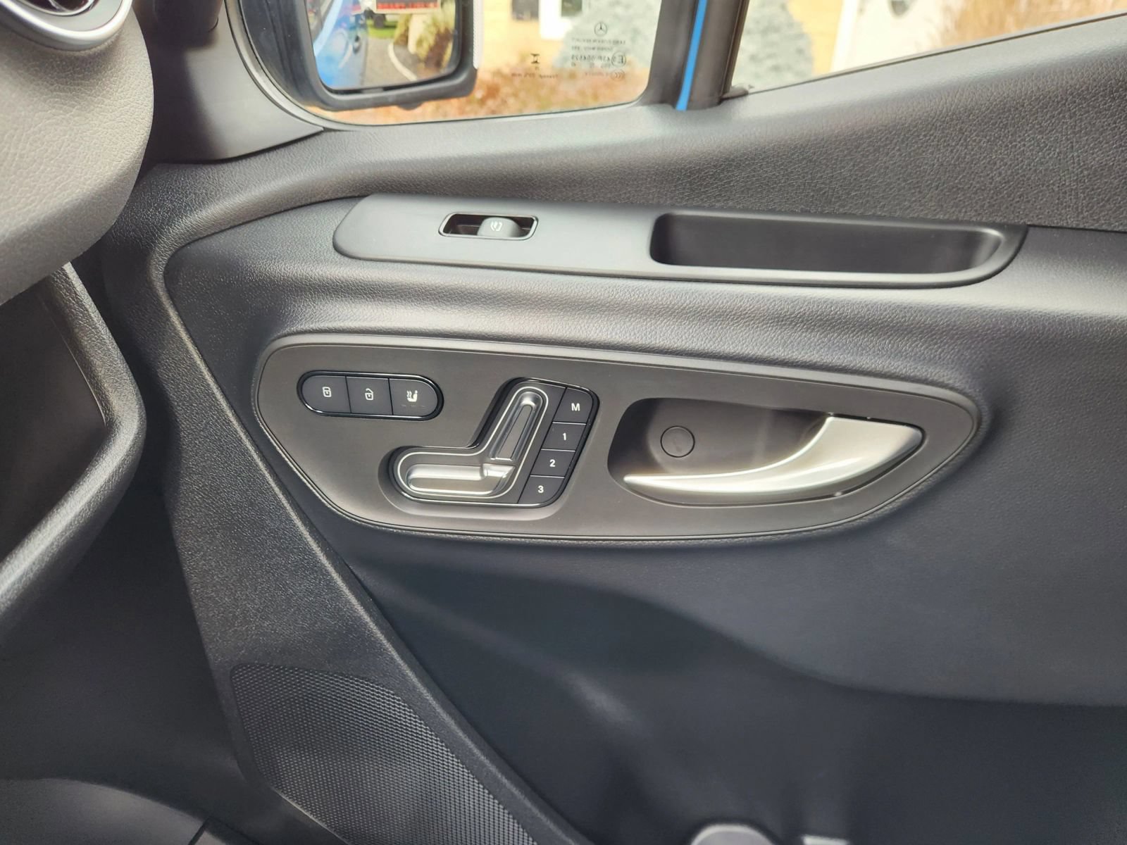 Used 2025 Mercedes-Benz Sprinter 2500 image 19