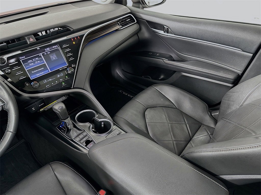 Used 2018 Toyota Camry XLE image 25