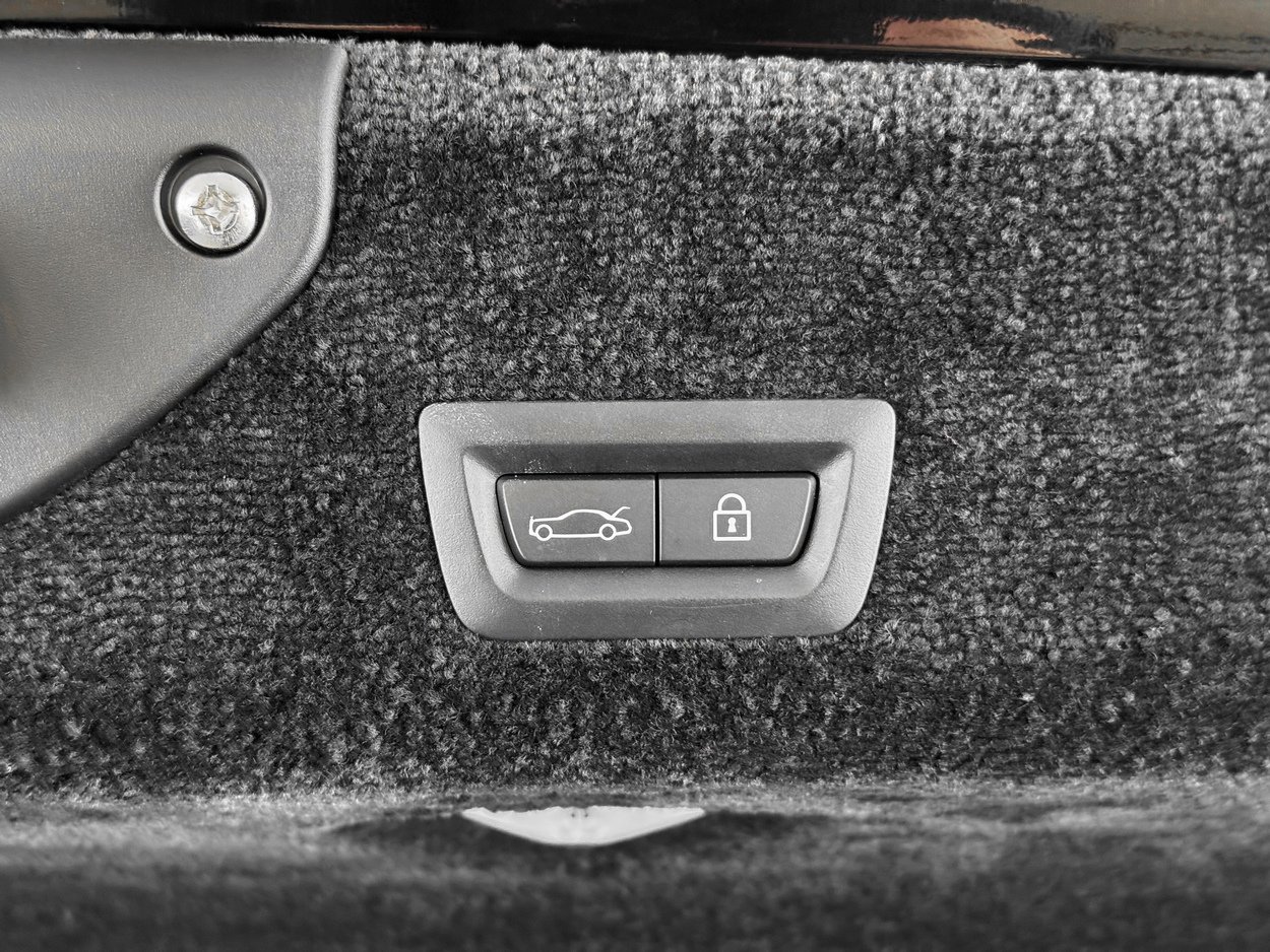 Used 2016 Rolls-Royce Dawn RWD image 39