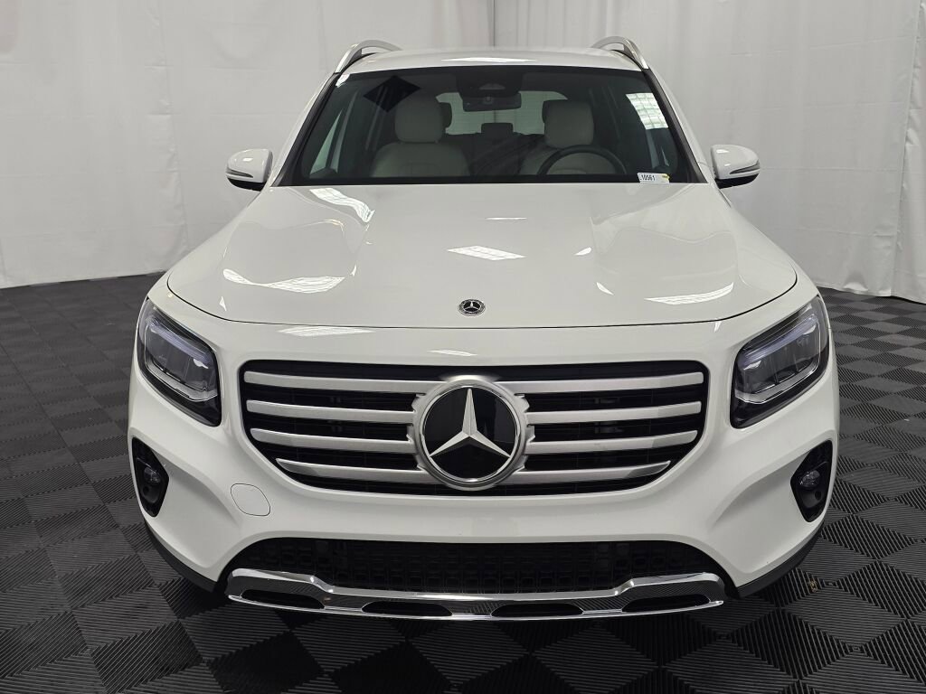 Used 2025 Mercedes-Benz GLB 250 4MATIC image 9