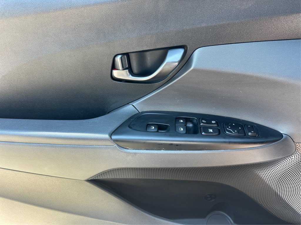 Used 2019 Hyundai Veloster 2.0 FWD image 28