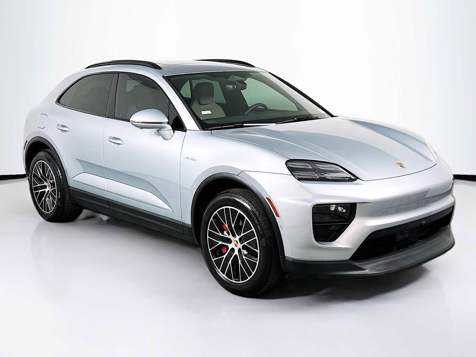Certified 2025 Porsche Macan 4S Electric image 7