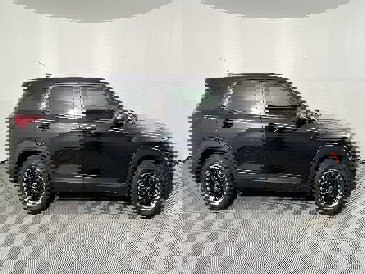 Used 2021 Chevrolet TrailBlazer LS image 2