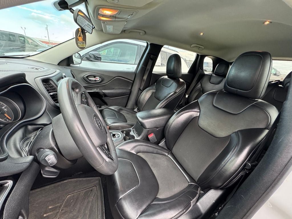 Used 2020 Jeep Cherokee Latitude Plus FWD image 3