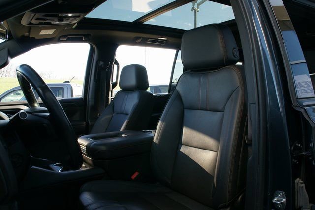 Used 2022 Chevrolet Suburban RST w/ Sport Performance Package image 17