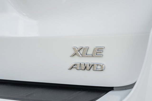 Used 2020 Toyota Sienna XLE image 7