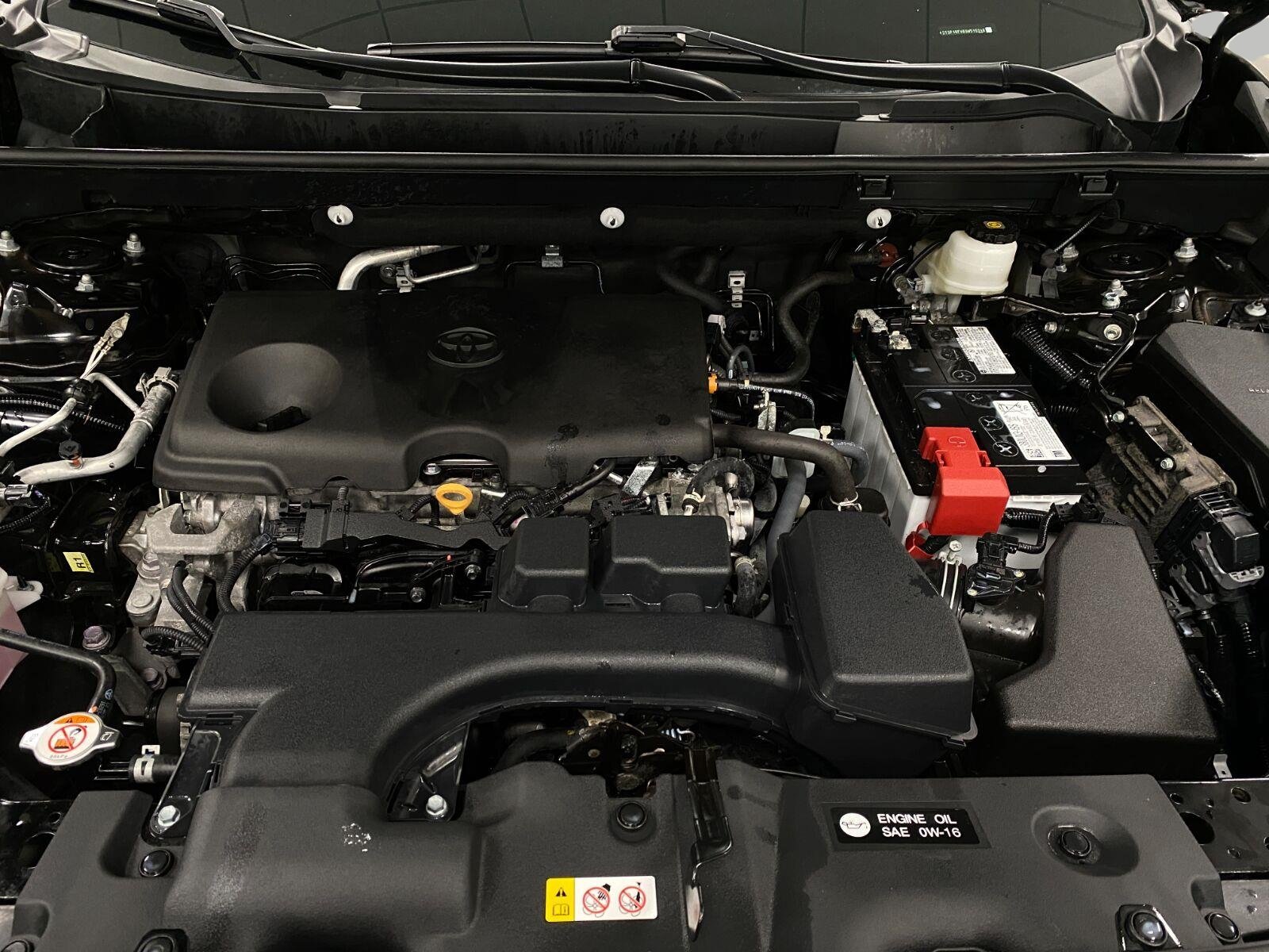 Used 2025 Toyota RAV4 XLE AWD/4WD image 11