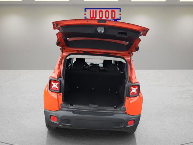 Used 2016 Jeep Renegade Latitude image 10