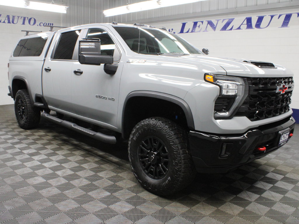 Used 2025 Chevrolet Silverado 2500 ZR2 w/ Technology Package AWD/4WD image 5