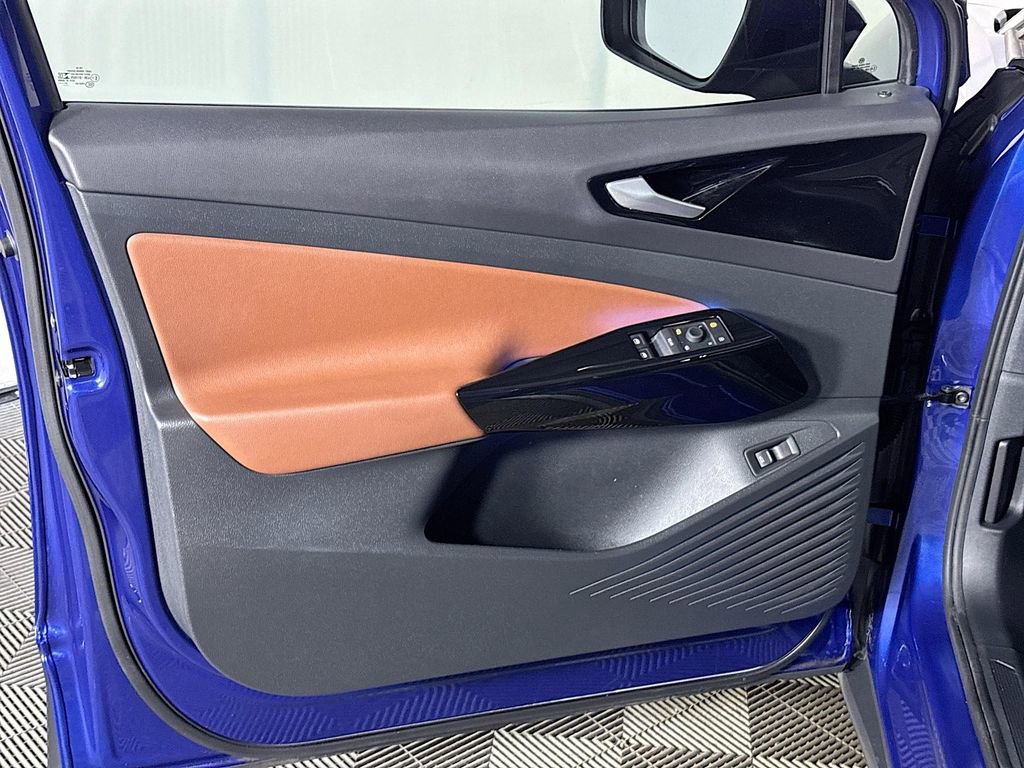 Certified 2021 Volkswagen ID.4 Pro S w/ Gradient Package image 11