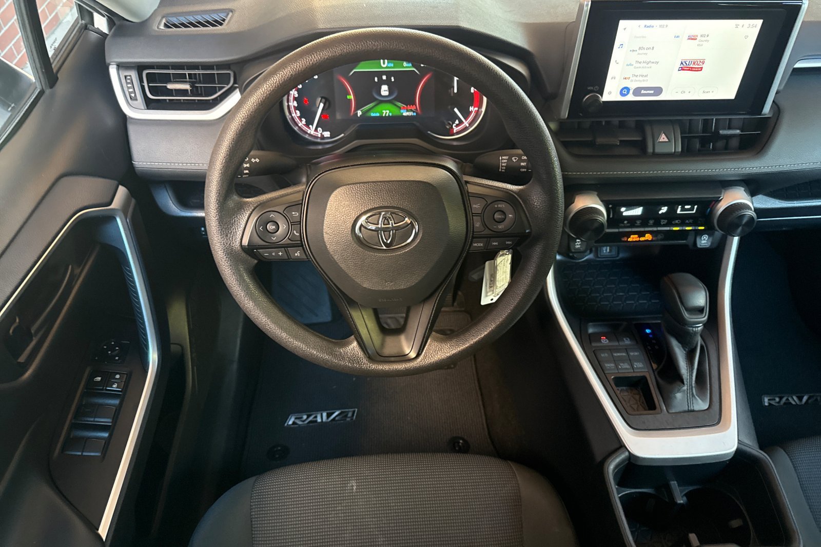 Used 2025 Toyota RAV4 LE AWD/4WD image 14