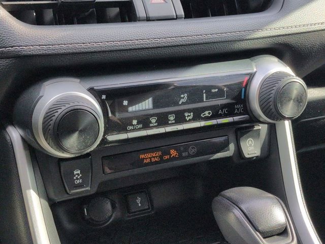 Certified 2021 Toyota RAV4 LE AWD/4WD image 13