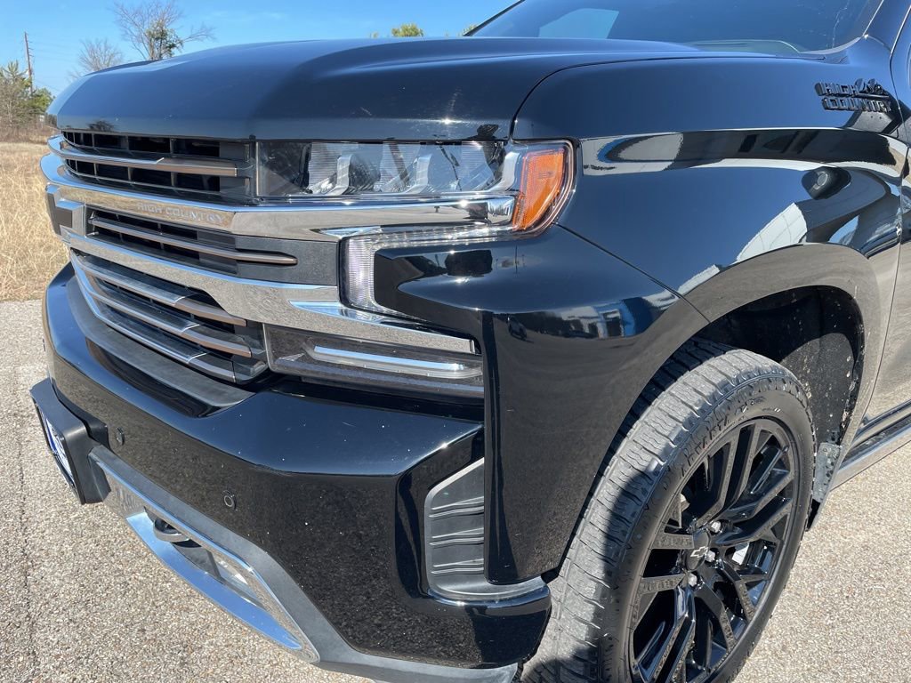 Used 2022 Chevrolet Silverado 1500 High Country w/ Technology Package image 9